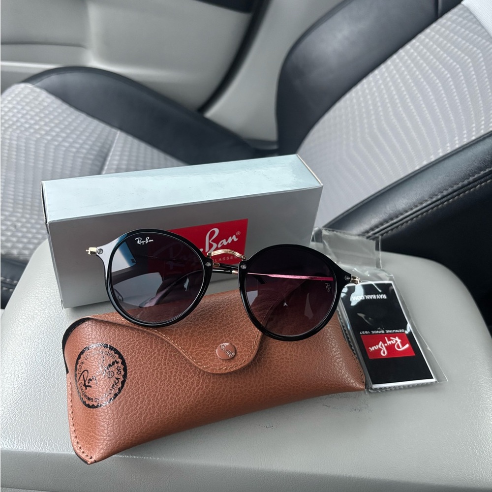 Ray-Ban Round Sunglasses with Case